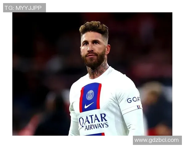 足球巨星的霸气时刻：从球场到生活展现无可匹敌的王者风范